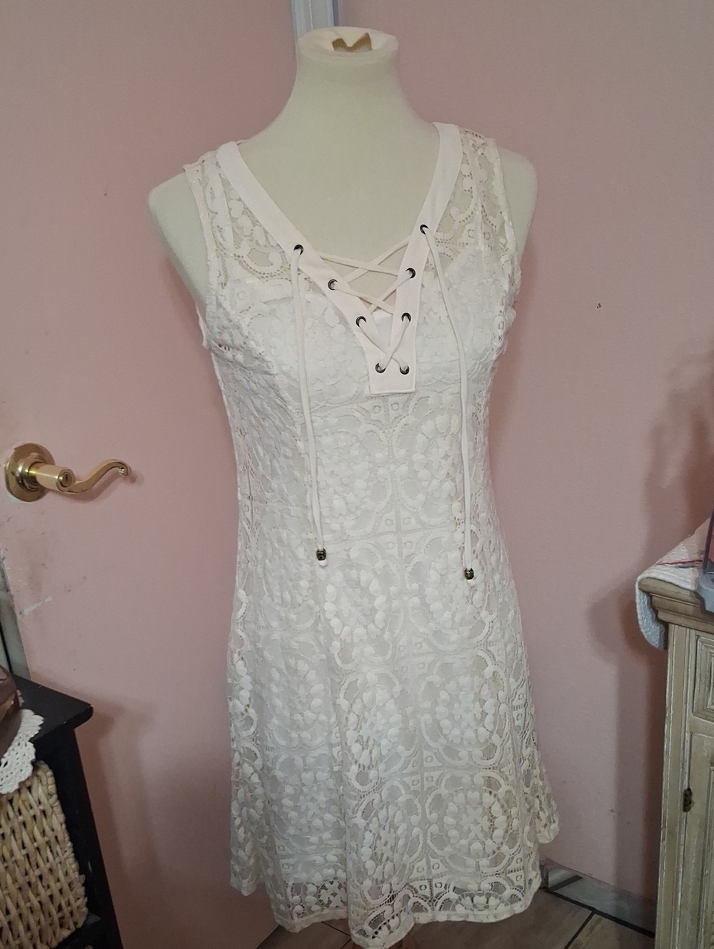 I.N. San Francisco White Lace-Up Sleeveless Lace A-Line Dress